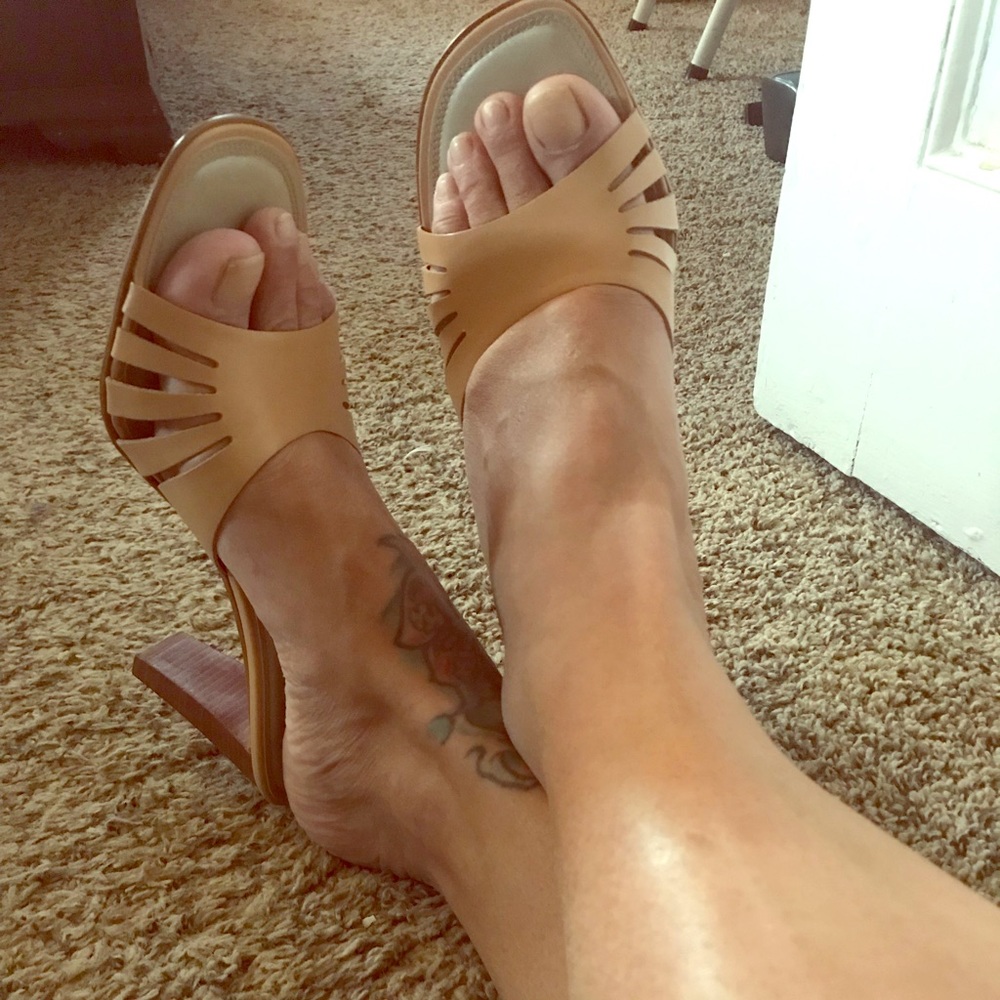 Genuine Leather Sq. Heel sandals